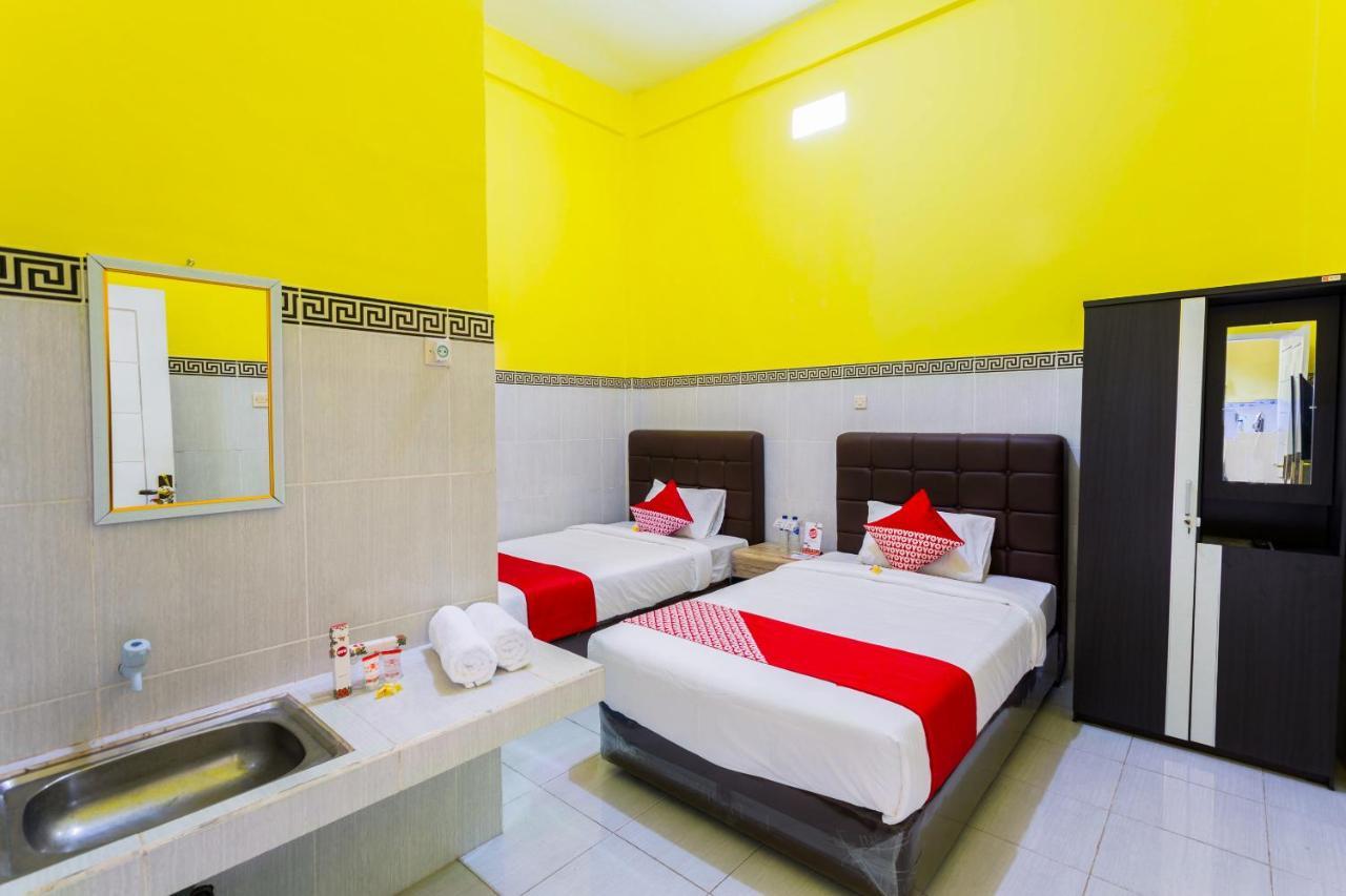 Oyo 1427 Azzahra Guest House Syariah Mataram Zewnętrze zdjęcie