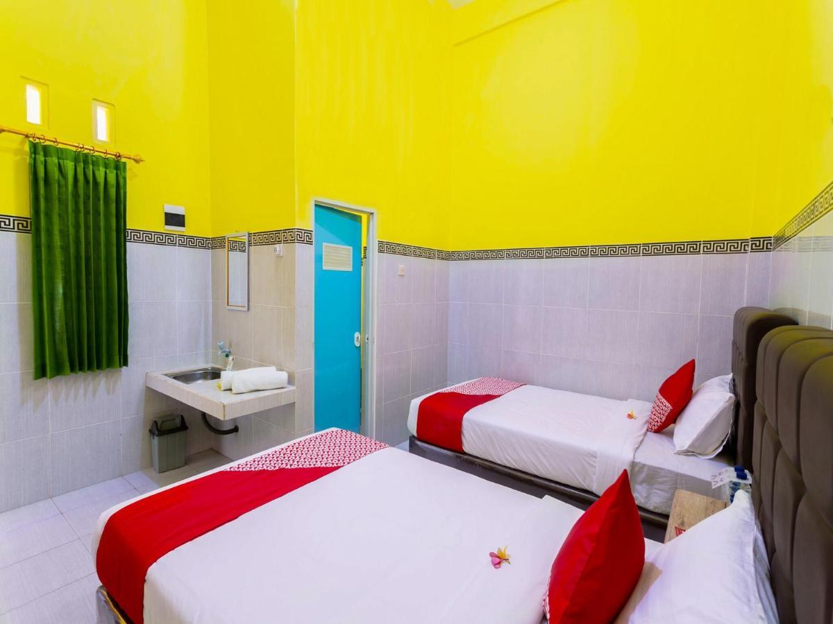 Oyo 1427 Azzahra Guest House Syariah Mataram Zewnętrze zdjęcie