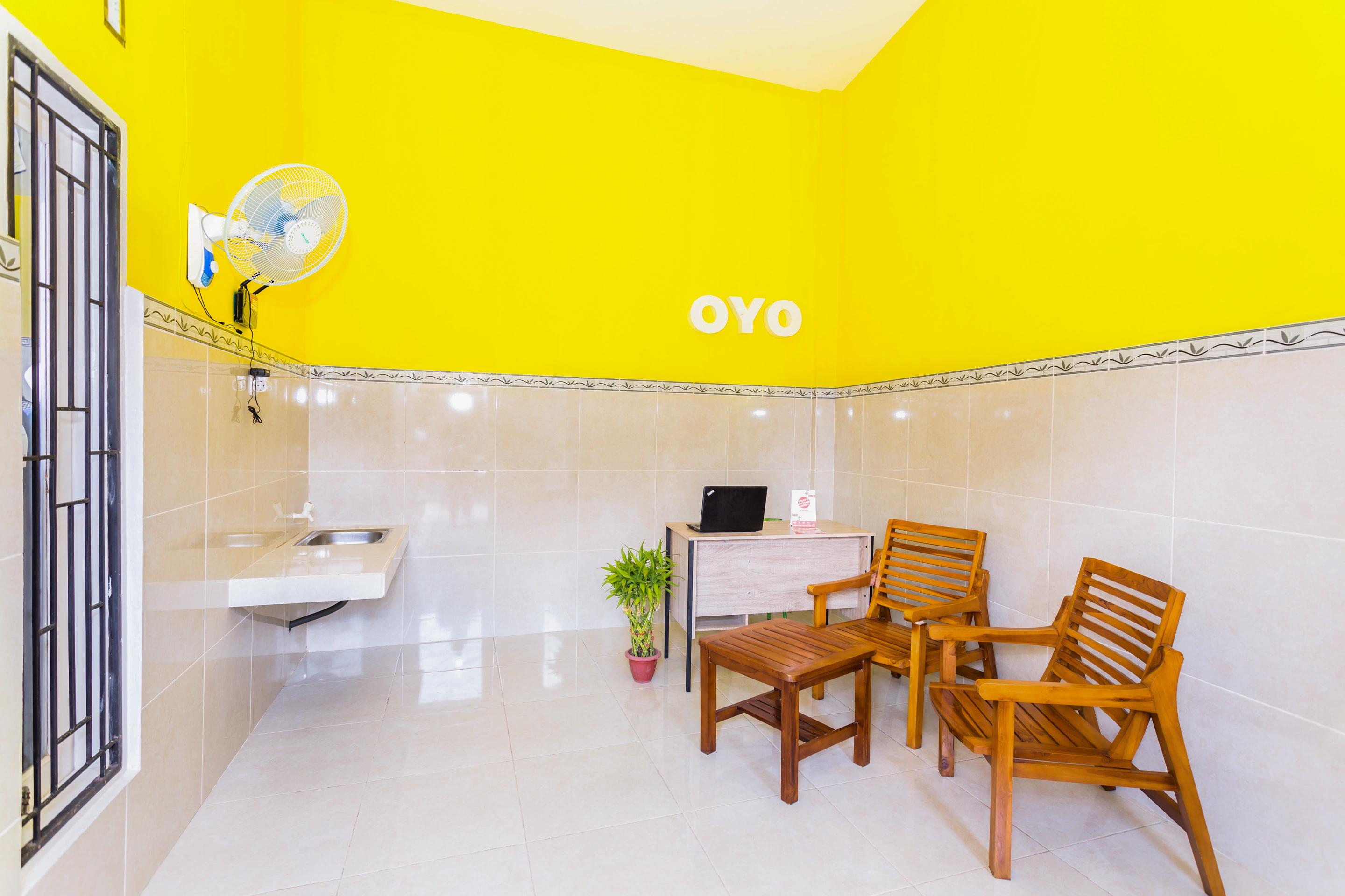 Oyo 1427 Azzahra Guest House Syariah Mataram Zewnętrze zdjęcie