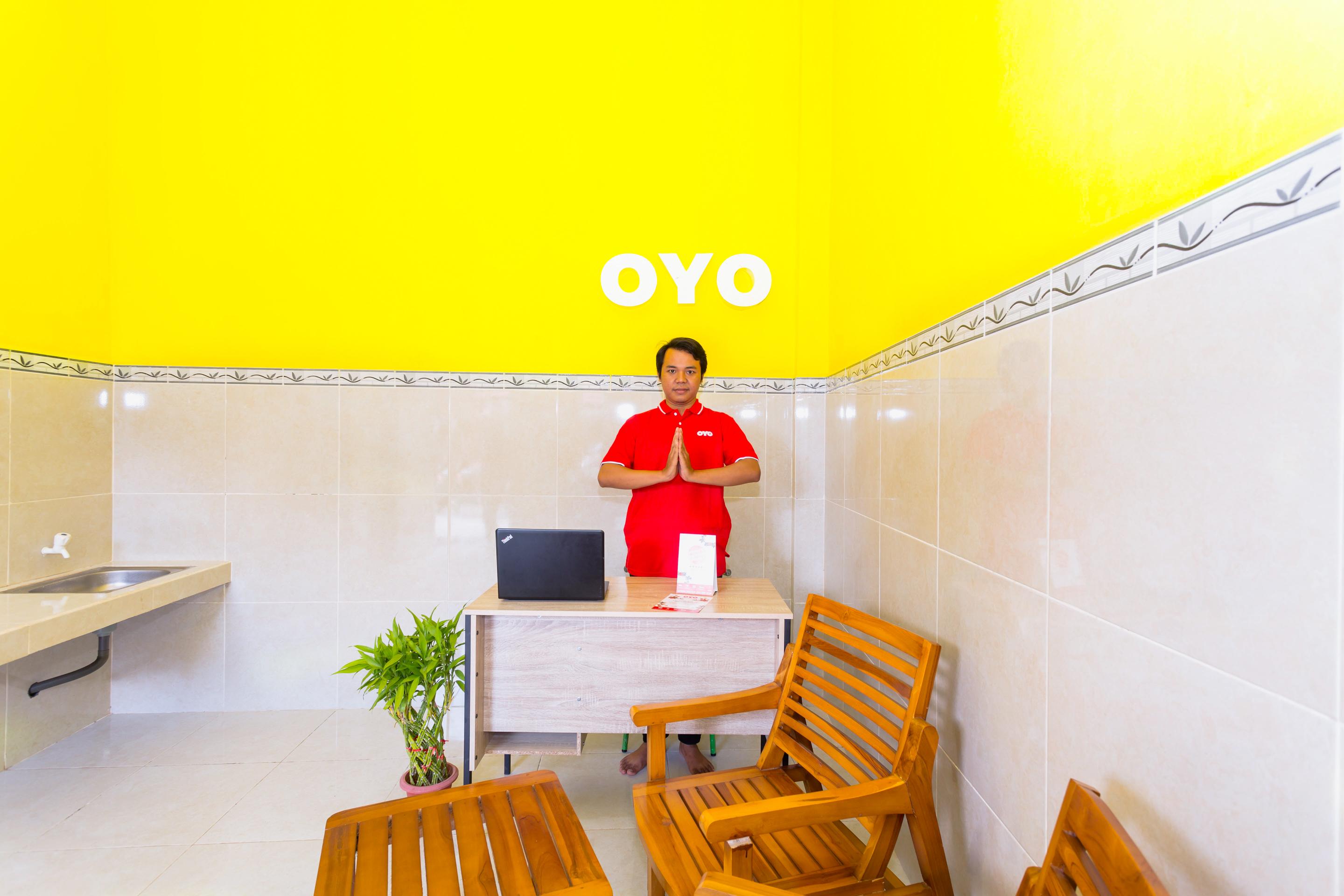 Oyo 1427 Azzahra Guest House Syariah Mataram Zewnętrze zdjęcie