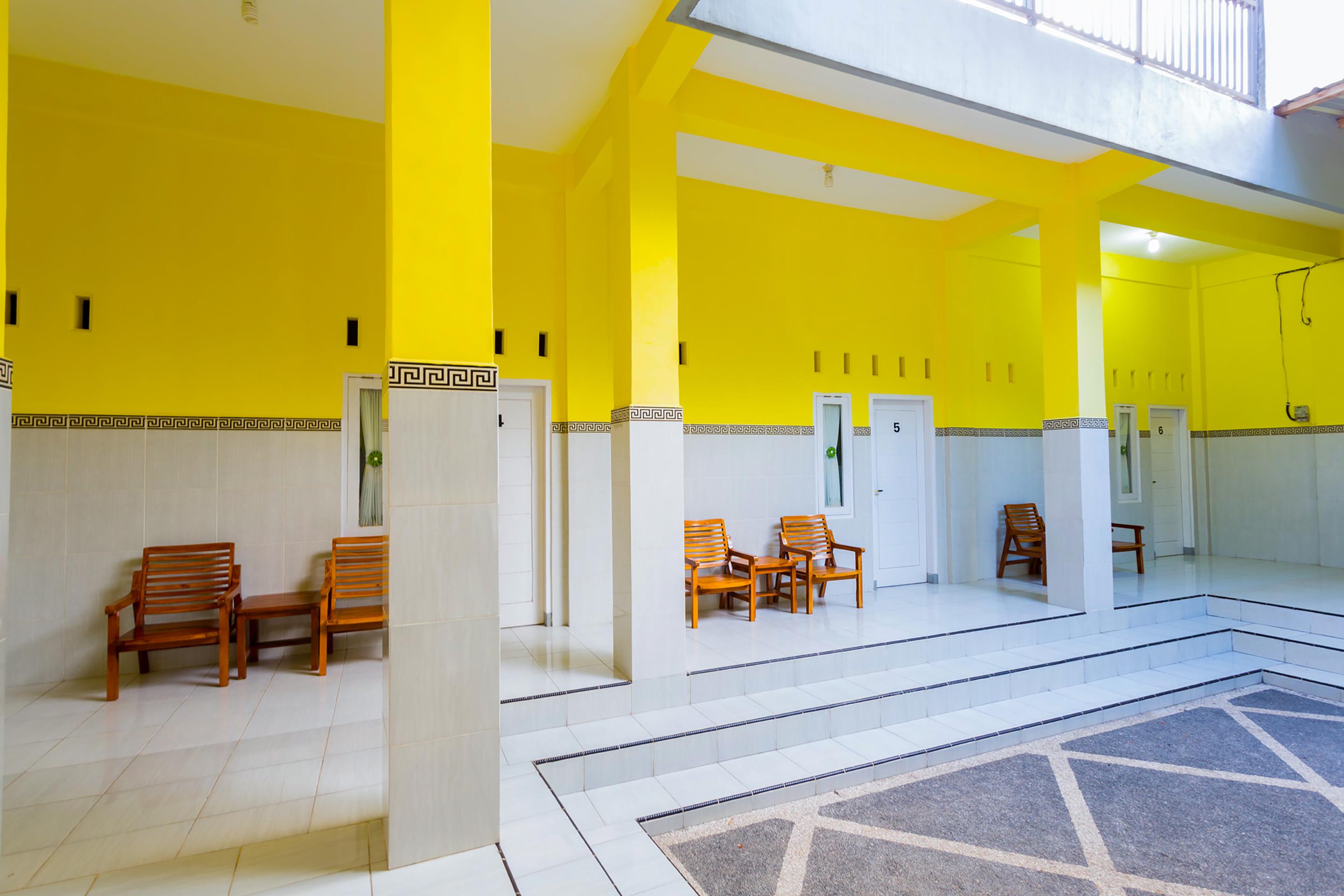 Oyo 1427 Azzahra Guest House Syariah Mataram Zewnętrze zdjęcie